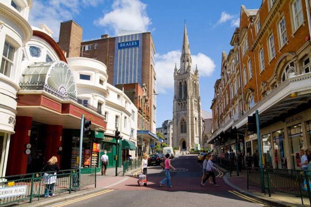 À 170 Km de Londres e com pouco mais de 380 mil habitantes, em Bournemouth as experiências de vida são mais profundas do que em grandes cidades.